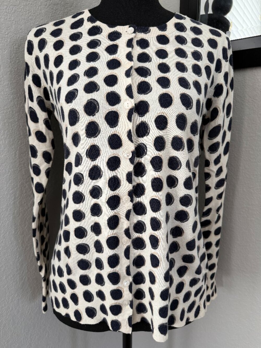 BANANA REPUBLIC Ivory Graphic Dots Button Cardigan Sweater Medium - Picture 4 of 15